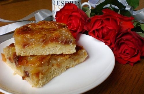 Яблочный пирог с медом и миндалем
