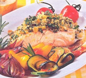 Теплый овощной салат с лососем