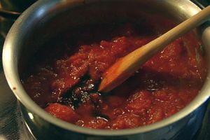 Томатный соус с оливками
