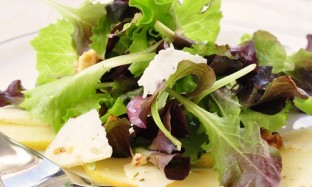Рецепт зеленого салата с козьим сыром