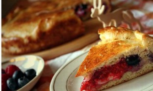 Рецепт пирога с сыром и лесными ягодами