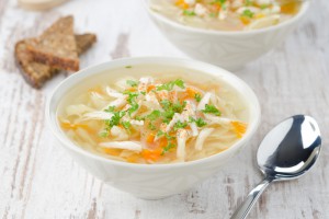 Рецепт куриного супа с лапшой и овощами на 8 марта