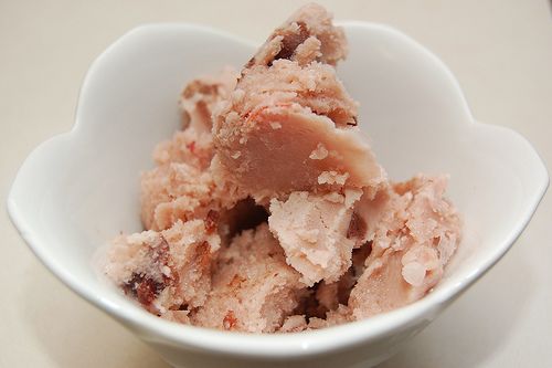 Черешневое мороженое с шоколадными чипсами