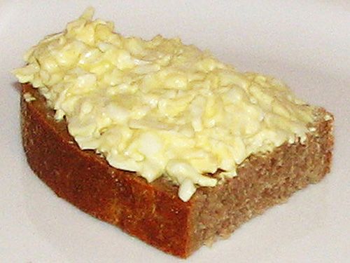 Бутерброды с сыром и соком