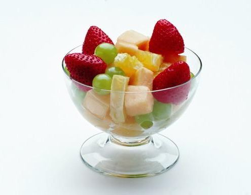 Мороженое с фруктовым ассорти