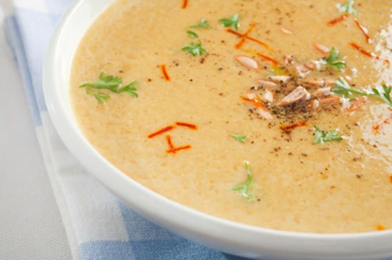 Чесночный суп-крем с шафраном
