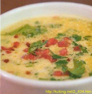 Луковый суп-крем с беконом и петрушкой