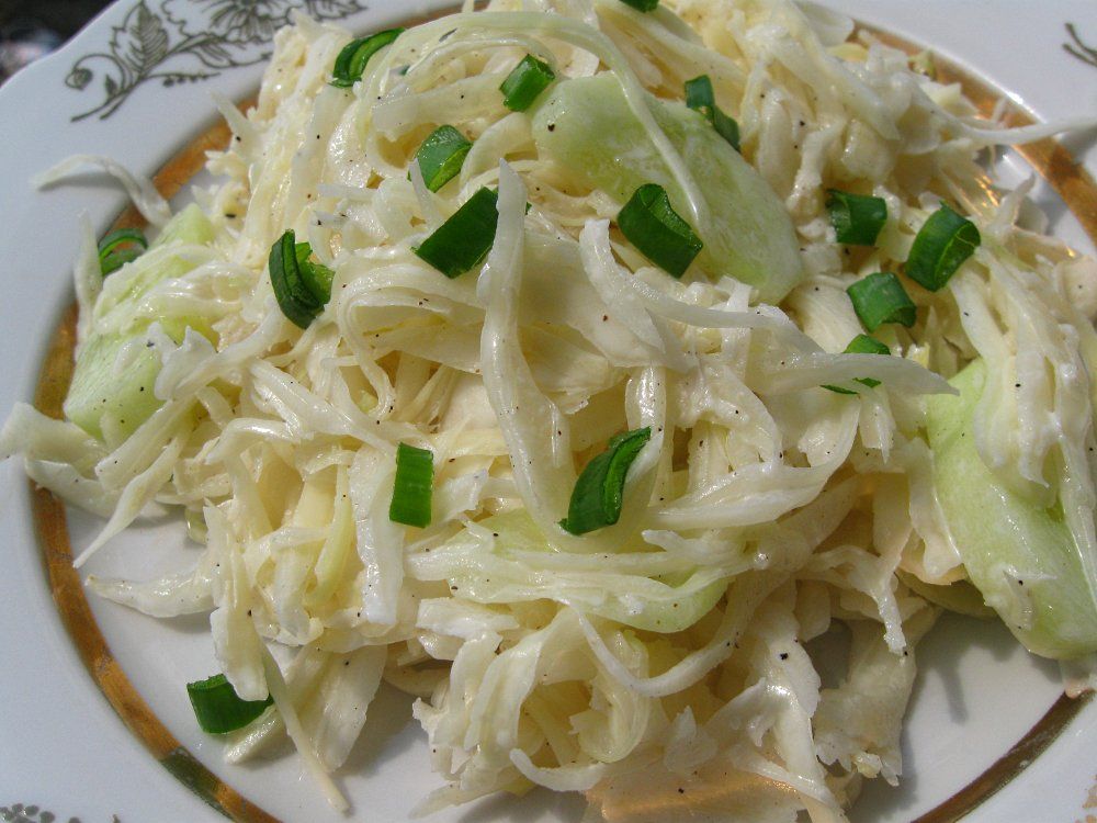 Салат из белокочанной капусты со сметаной
